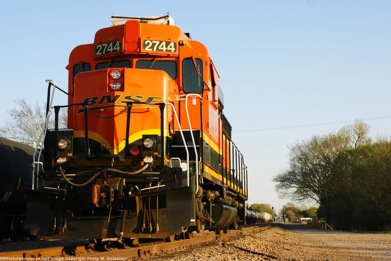 BNSF 2744